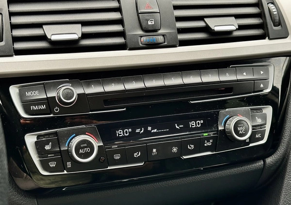 BMW Seria 3 cena 96000 przebieg: 30000, rok produkcji 2018 z Tomaszów Mazowiecki małe 562